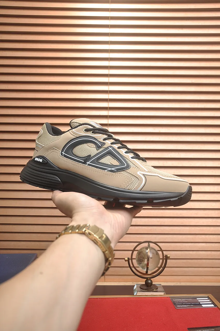 Men's men's shoes 💰: 500💶 (top original order) Brand: Dior (Dior) Standard code: Men's code 38-44 (45 customized) Grade: Same as the official website Material: Top original cowhide spliced ​​together Original wear-resistant and lightweight outsole Style category: Fashionable casual shoes Distinguished luxury brand elements top luxury Color: Actual picture color